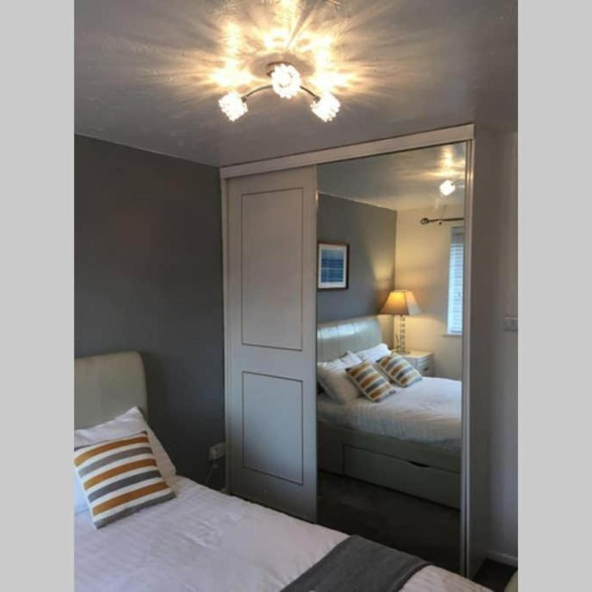 Apartmán 2-Bed Sleeps 4 Comfy For Contractors With Free Parking In Crawley Near Gatwick Manor Royal Refurbished Exteriér fotografie