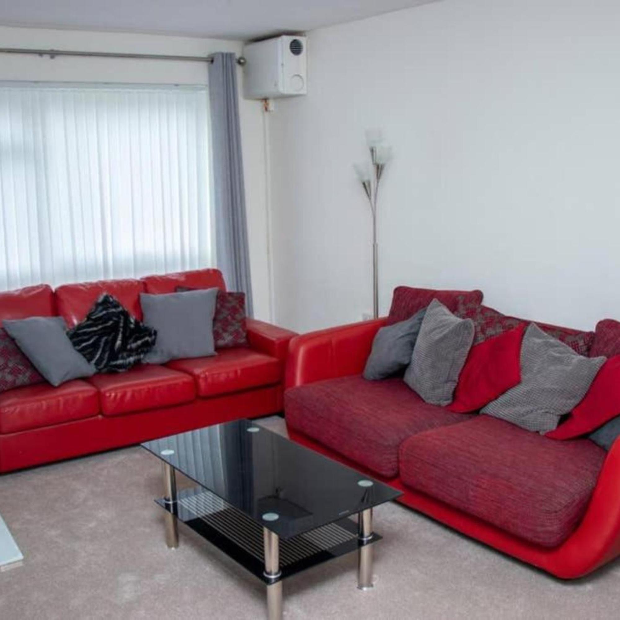 Apartmán 2-Bed Sleeps 4 Comfy For Contractors With Free Parking In Crawley Near Gatwick Manor Royal Refurbished Exteriér fotografie